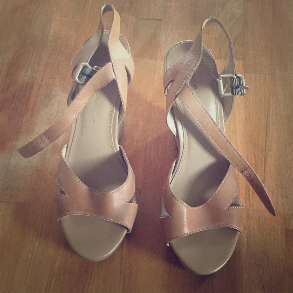 Banana republic tan wedges